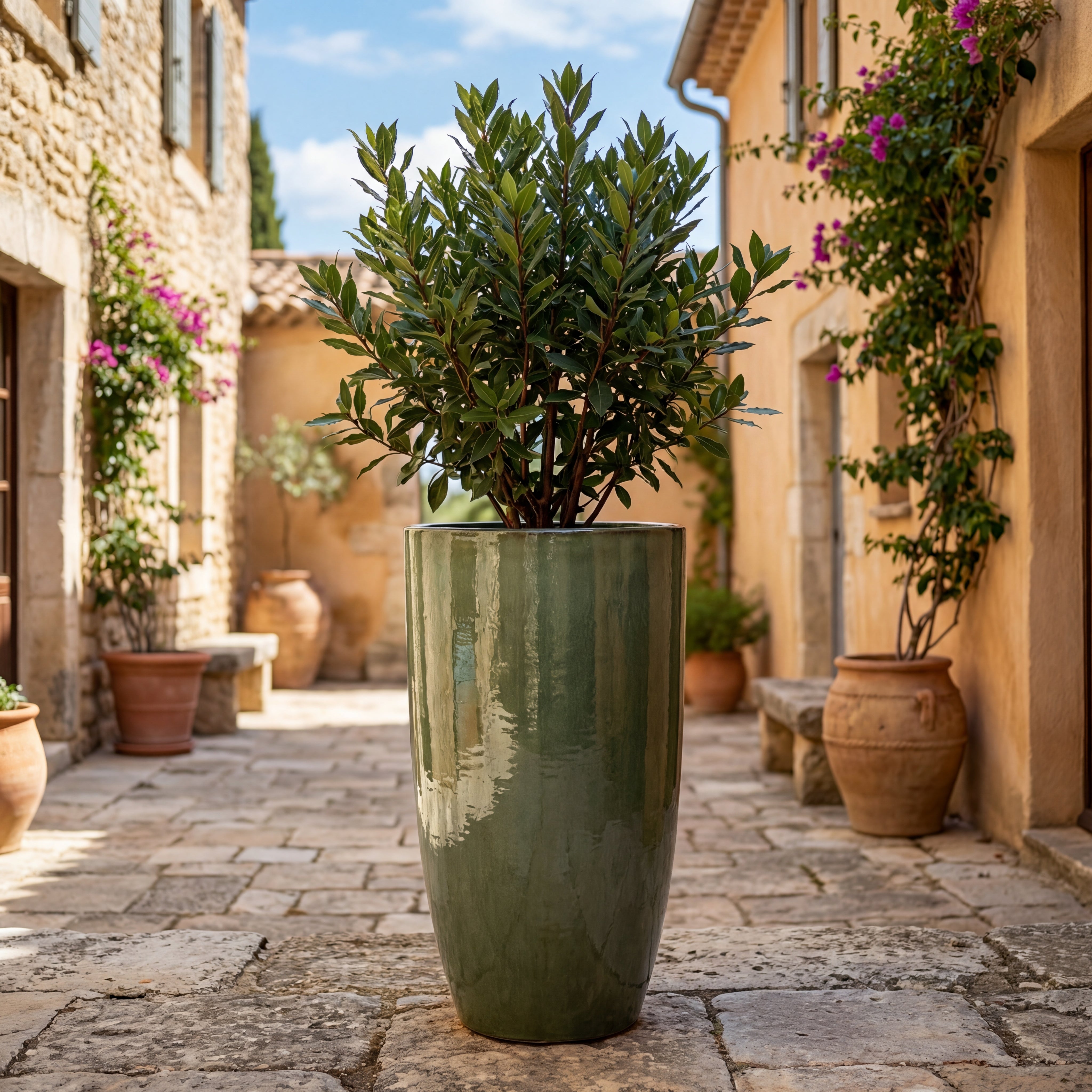 Stylový keramický květináč EIFFEL v interiéru