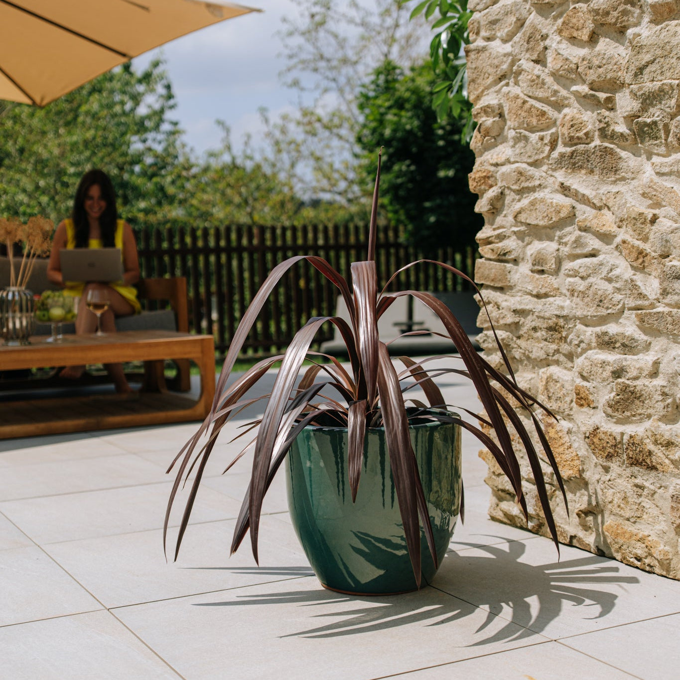 Provencelia Pflanzkübel LANCELOT Jadegrün – glasierte Terrakotta, Anduze-Stil