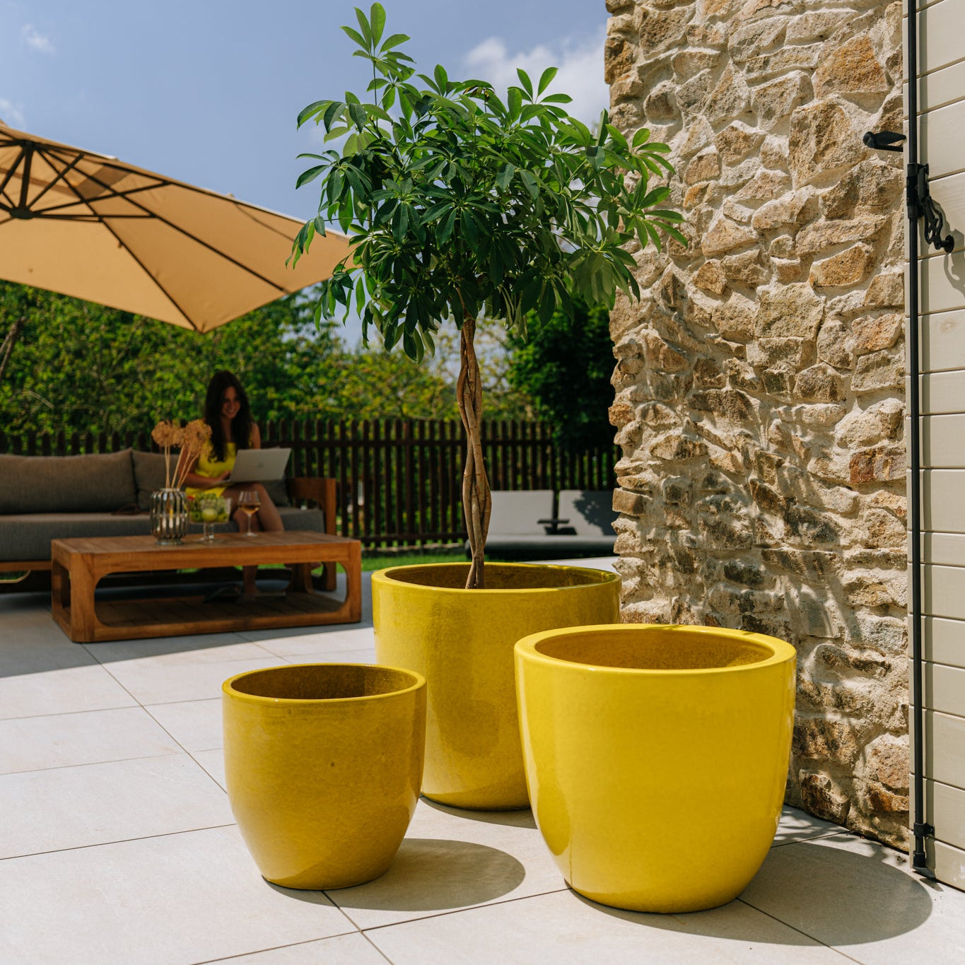 Provencelia Pflanzkübel LANCELOT Žlutý – glasierte Terrakotta, Anduze-Stil