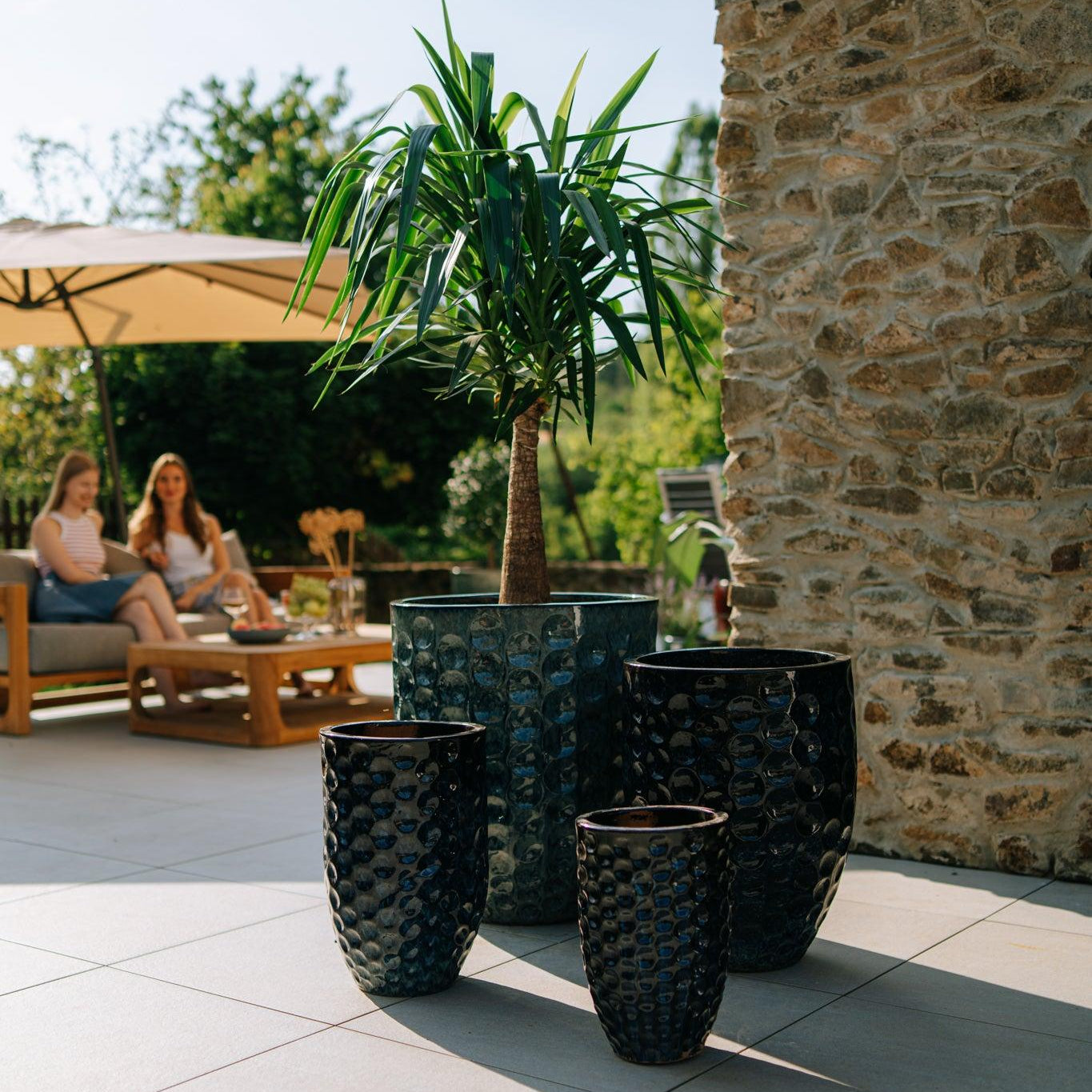 Provencelia Pflanzkübel MEROVEE Eisblau – glasierte Terrakotta, Anduze-Stil