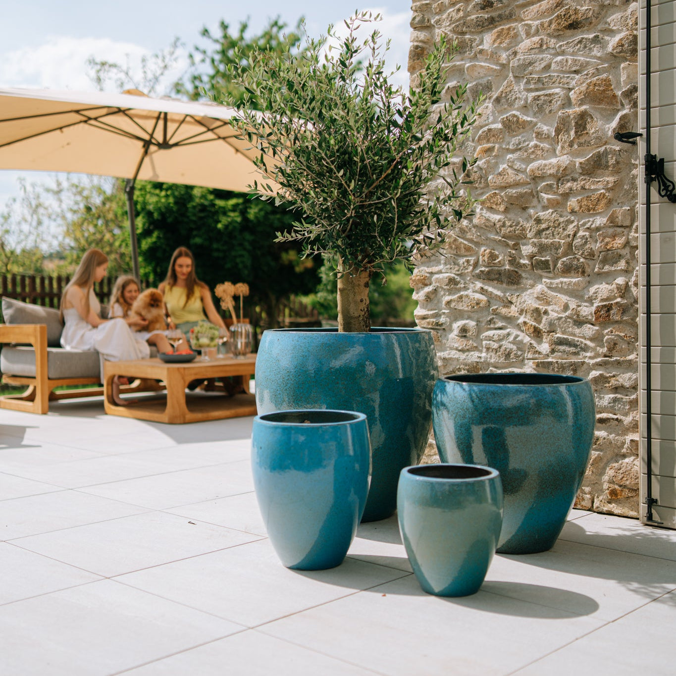 Provencelia Pflanzkübel LAFONTAINE Stahlblau – glasierte Keramik, Anduze-Stil