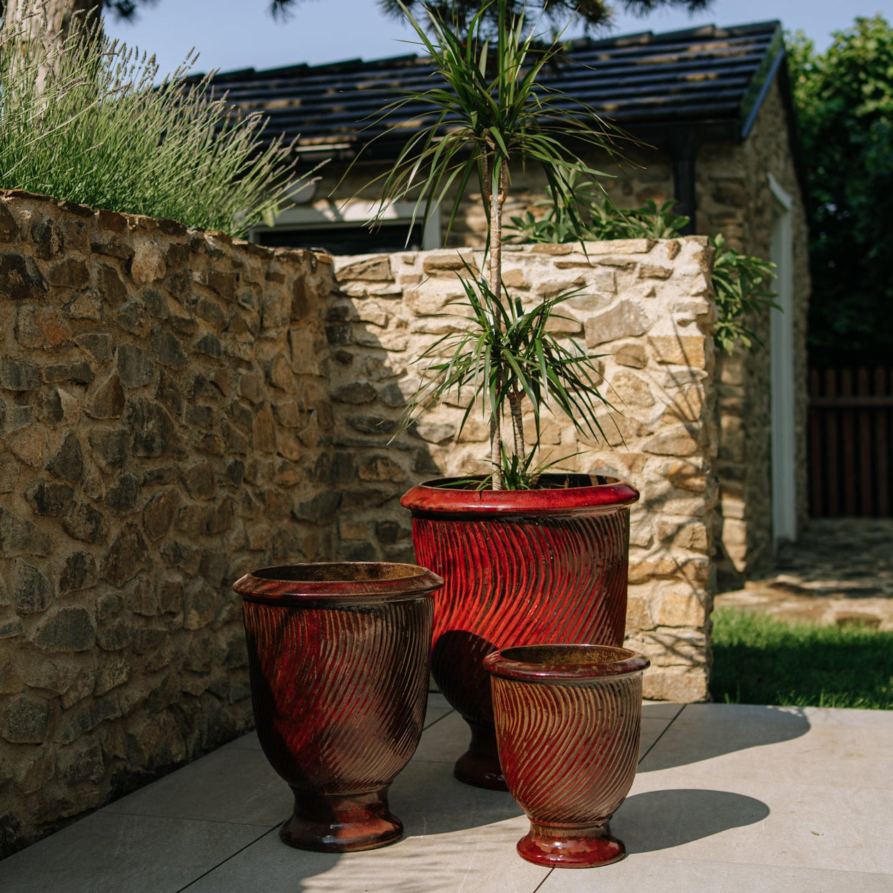Provencelia Pflanzkübel MORGANE Cihlově červený – glasierte Keramik, Anduze-Stil