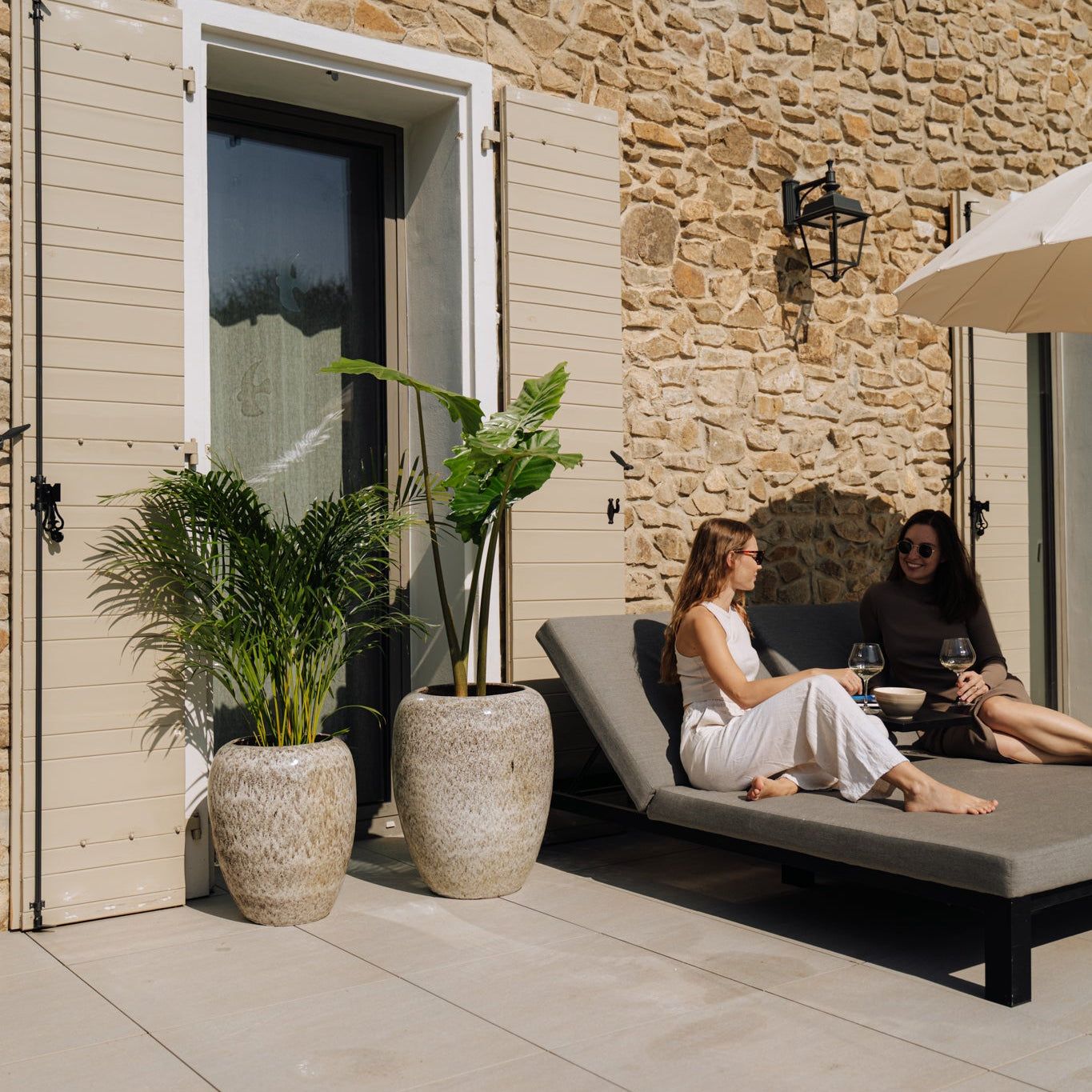 Provencelia Pflanzkübel GALILEE Tiger-Weiß – glasierte Keramik, Anduze-Stil