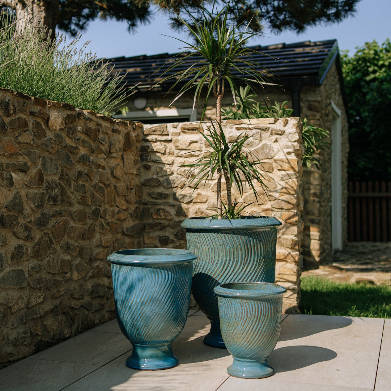 Provencelia Pflanzkübel MORGANE Ocelově modrý – glasierte Keramik, Anduze-Stil