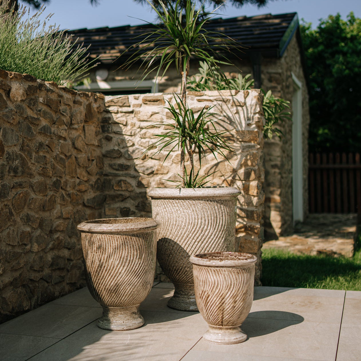 Provencelia Pflanzkübel MORGANE Weiß – glasierte Keramik, Anduze-Stil