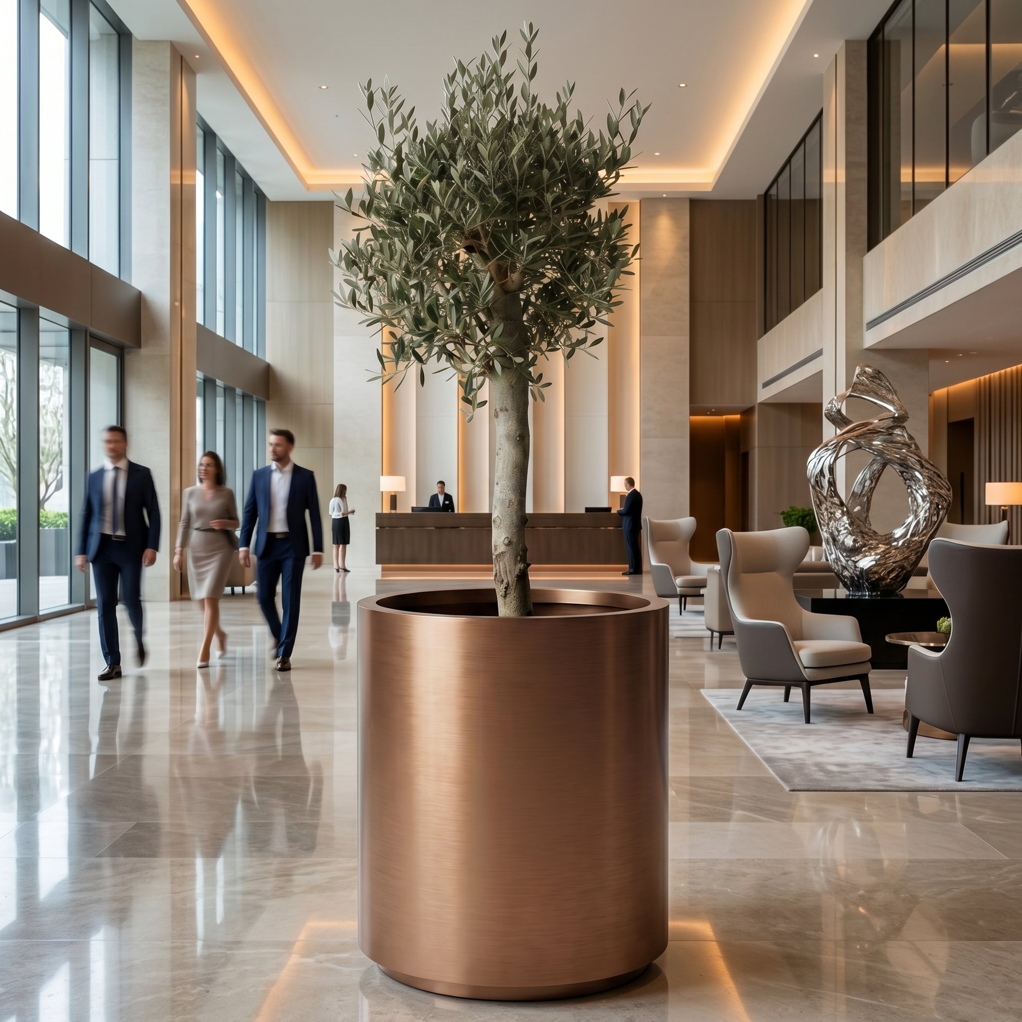 Olivenbaum (starker Stamm) im Topf METROPOLE 60×70cm — Kupfer