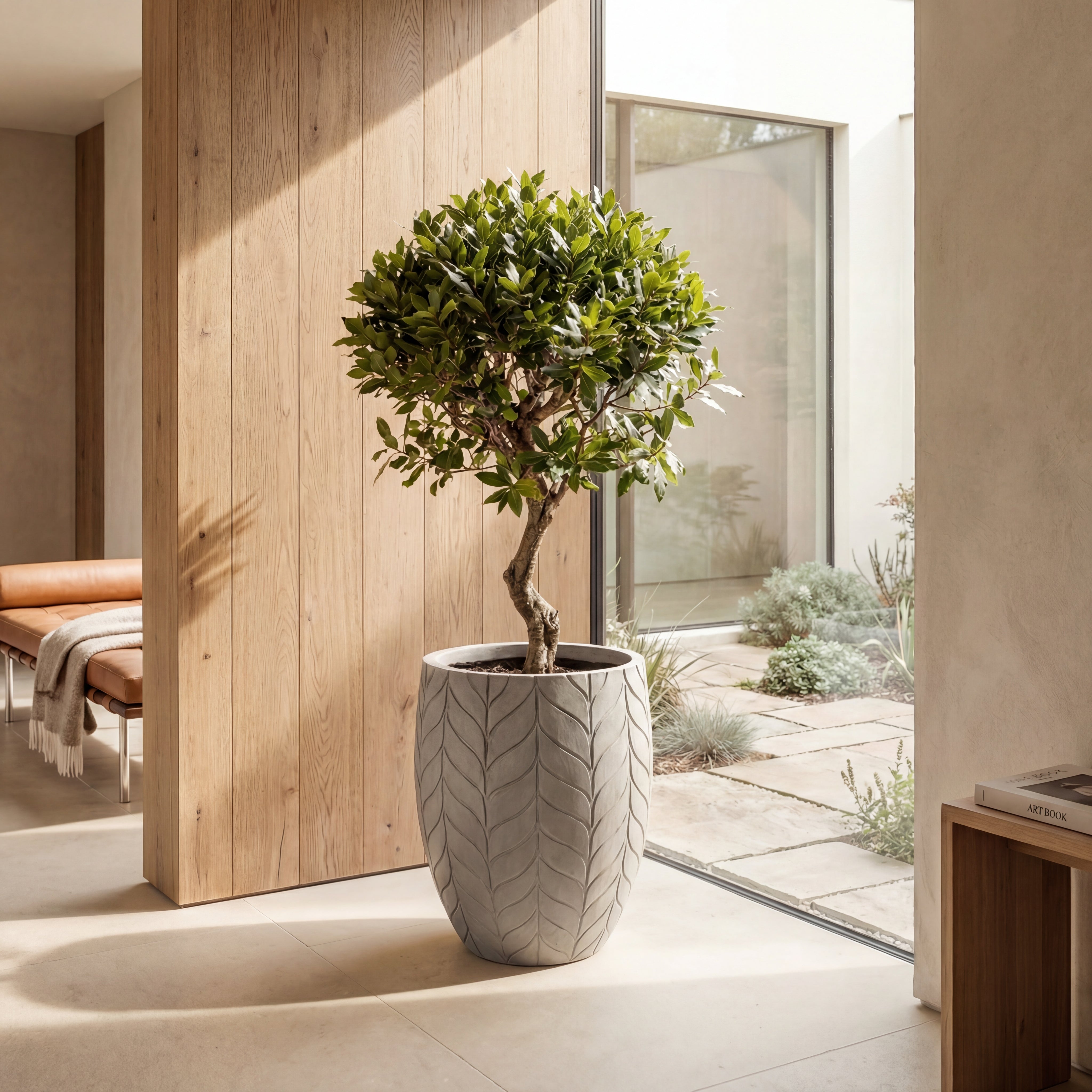 Stylový betonový květináč ESSENCE v interiéru